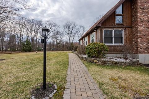 136 Burbank Rd, Sutton, MA 01590 photo 4