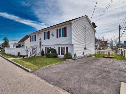 9 Magellan St, Fall River, MA 02724 photo 2