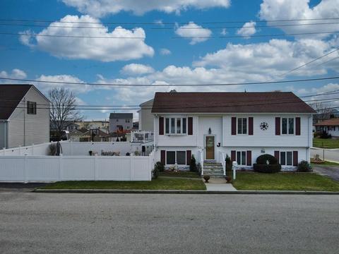 9 Magellan St, Fall River, MA 02724 photo 1