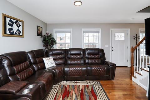 90 Norman St, Springfield, MA 01104 photo 2