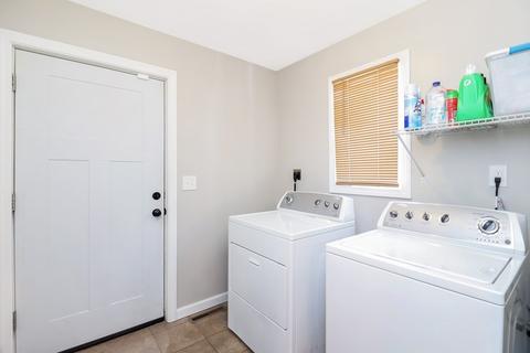 90 Norman St, Springfield, MA 01104 photo 15