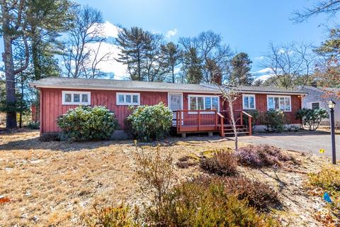90 Edgewater Dr, Wareham, MA 02571 photo 1