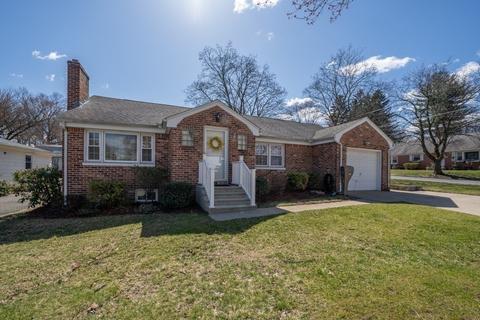 137 Roy St, Springfield, MA 01104 photo 2