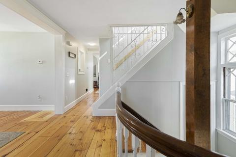28 Dane St, Beverly, MA 01915 photo 11