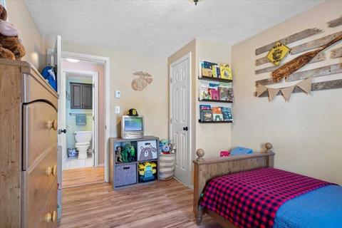 102 Longmeadow Ave, Worcester, MA 01606 photo 24