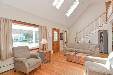 4 Peter St, Uxbridge, MA 01569 photo 7