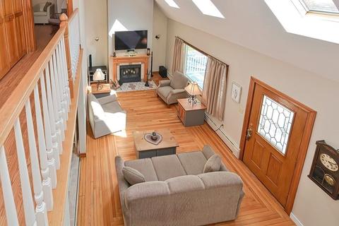 4 Peter St, Uxbridge, MA 01569 photo 9
