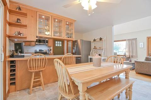4 Peter St, Uxbridge, MA 01569 photo 13