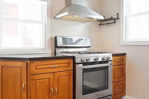 13 Marchant St, Gloucester, MA 01930 photo 5
