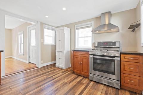 13 Marchant St, Gloucester, MA 01930 photo 3