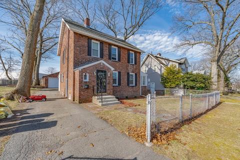 53 William St, Chicopee, MA 01020 photo 2