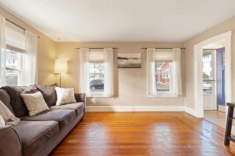32 Dumerle St, Lowell, MA 01851 photo 8