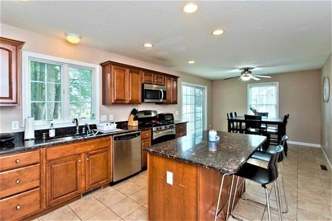 29 Barrington Dr, Springfield, MA 01129 photo 6