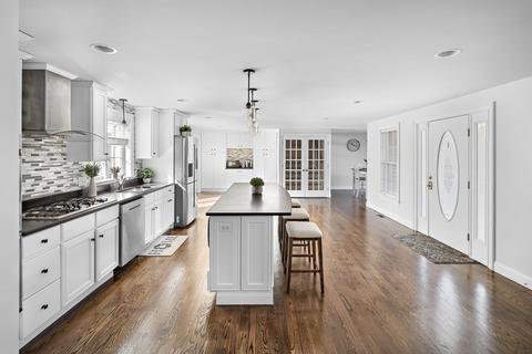 2 Willow Ave, Danvers, MA 01923 photo 4