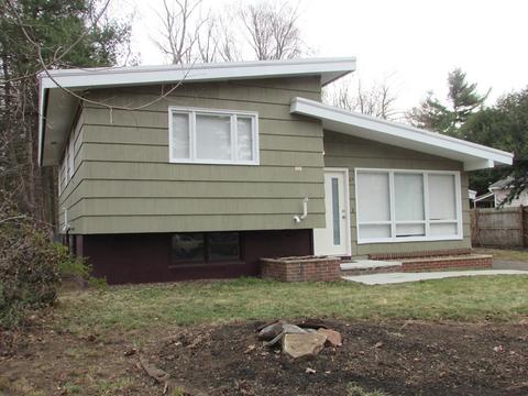 63 Senator St, Springfield, MA 01129 photo 1