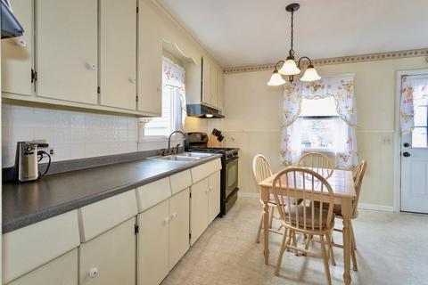 126 Mayfair Ave, Springfield, MA 01104 photo 6