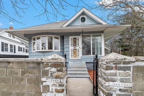 3 Travis St, Worcester, MA 01604 photo 2