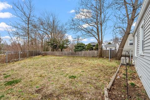 81 Surrey Rd, Springfield, MA 01118 photo 3