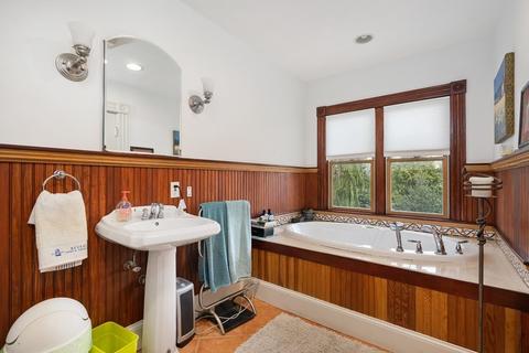 8 Smith St, Marblehead, MA 01945 photo 31
