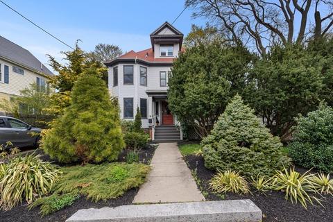 8 Smith St, Marblehead, MA 01945 photo 2