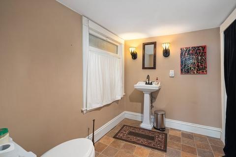 8 Smith St, Marblehead, MA 01945 photo 32