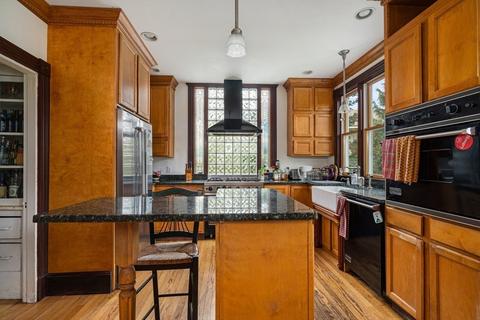 8 Smith St, Marblehead, MA 01945 photo 14
