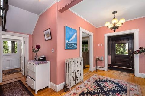 8 Smith St, Marblehead, MA 01945 photo 9