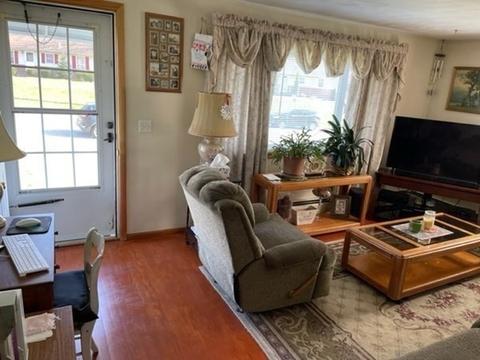 238 Marmon St, Springfield, MA 01129 photo 4