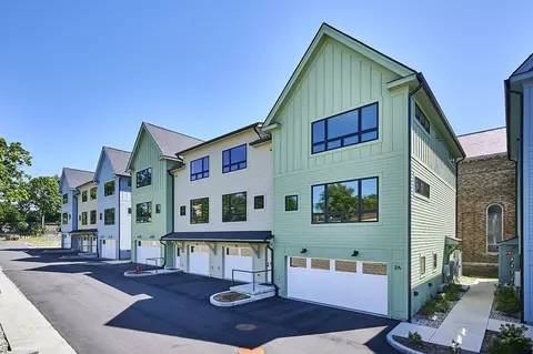 10 Hawley St #2B, Northampton, MA 01060