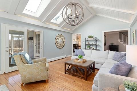 3 Bubbling Brook Rd, Walpole, MA 02081 photo 4