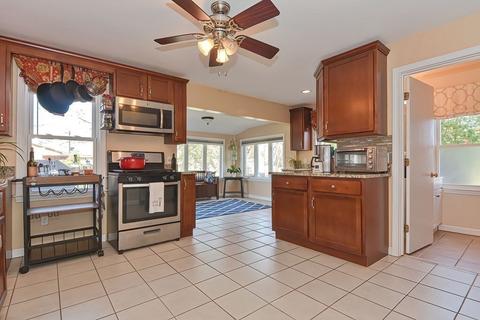 65 Pine St, Franklin, MA 02038 photo 4