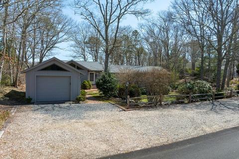 46 Glenneagle Dr, Mashpee, MA 02649 photo 2