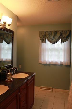 90 W Colonial Rd, Springfield, MA 01129 photo 17
