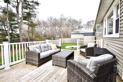 28 Babbitt St, Fairhaven, MA 02719 photo 2