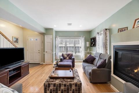 518 E 8th St, Boston, MA 02127 photo 8