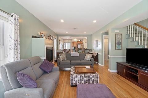 518 E 8th St, Boston, MA 02127 photo 10