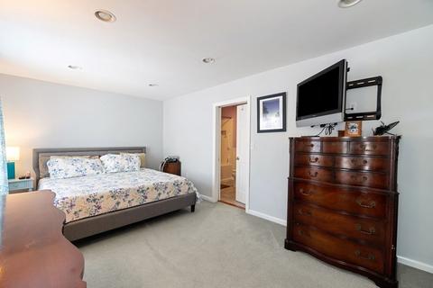 518 E 8th St, Boston, MA 02127 photo 23