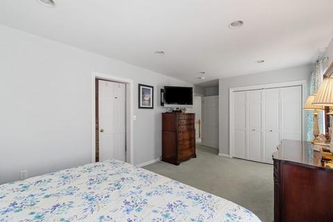 518 E 8th St, Boston, MA 02127 photo 24