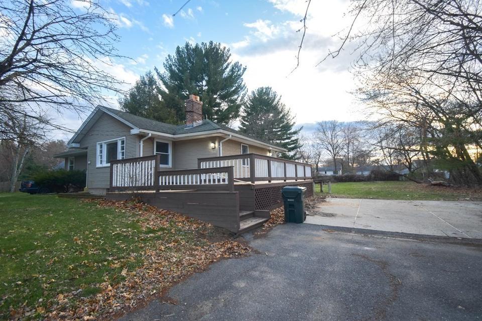  222 Cabinet St, Springfield, MA 01129 photo 3