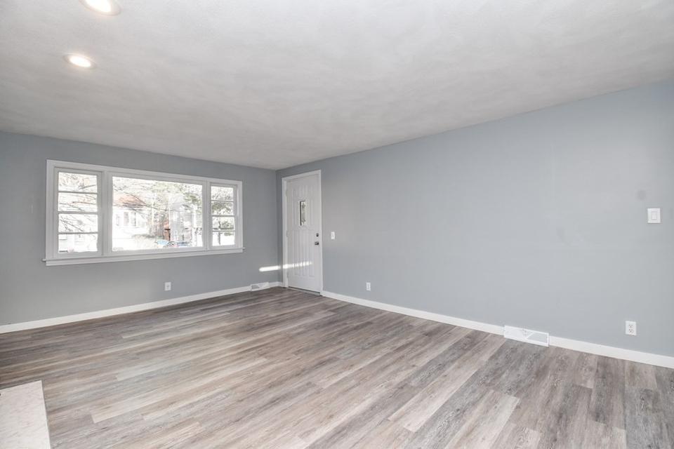  222 Cabinet St, Springfield, MA 01129 photo 12