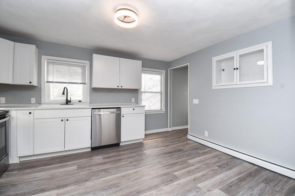  222 Cabinet St, Springfield, MA 01129 photo 9