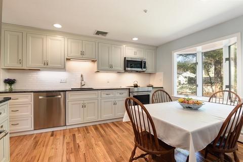 96 Canterbury Ln, Needham, MA 02492 photo 2