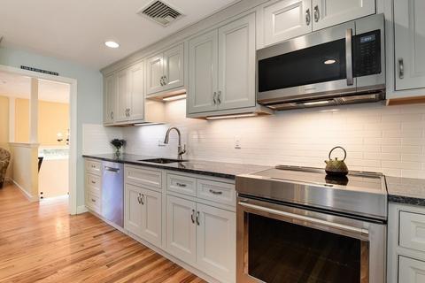 96 Canterbury Ln, Needham, MA 02492 photo 3