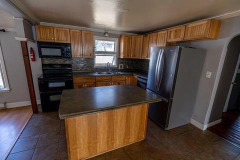 102 Frontenac St, Chicopee, MA 01020 photo 17