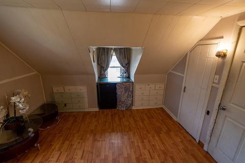 102 Frontenac St, Chicopee, MA 01020 photo 23