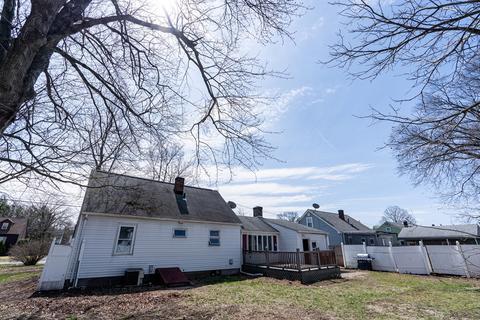 102 Frontenac St, Chicopee, MA 01020 photo 25