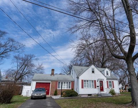 102 Frontenac St, Chicopee, MA 01020 photo 3