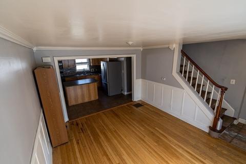 102 Frontenac St, Chicopee, MA 01020 photo 4