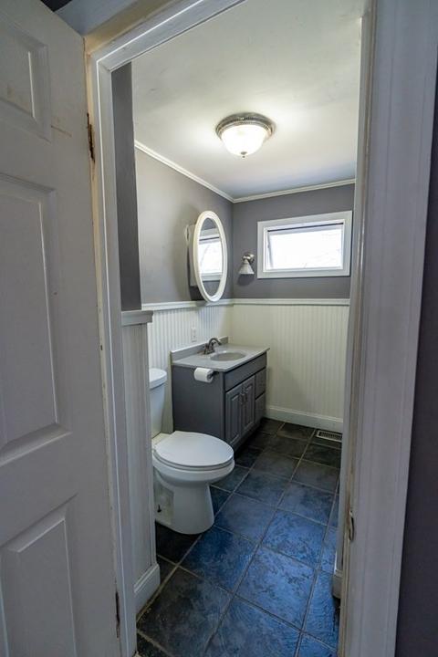 102 Frontenac St, Chicopee, MA 01020 photo 8
