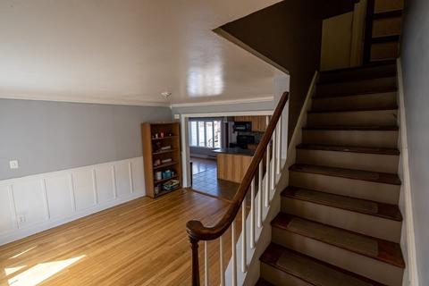 102 Frontenac St, Chicopee, MA 01020 photo 5